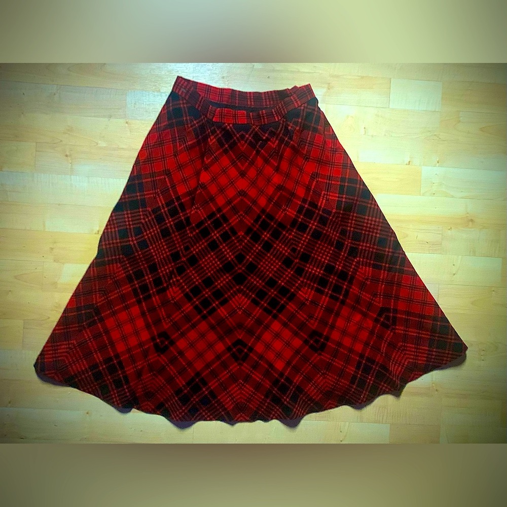 Vintage 1970s Pure Wool Red and Black Tartan Skirt.